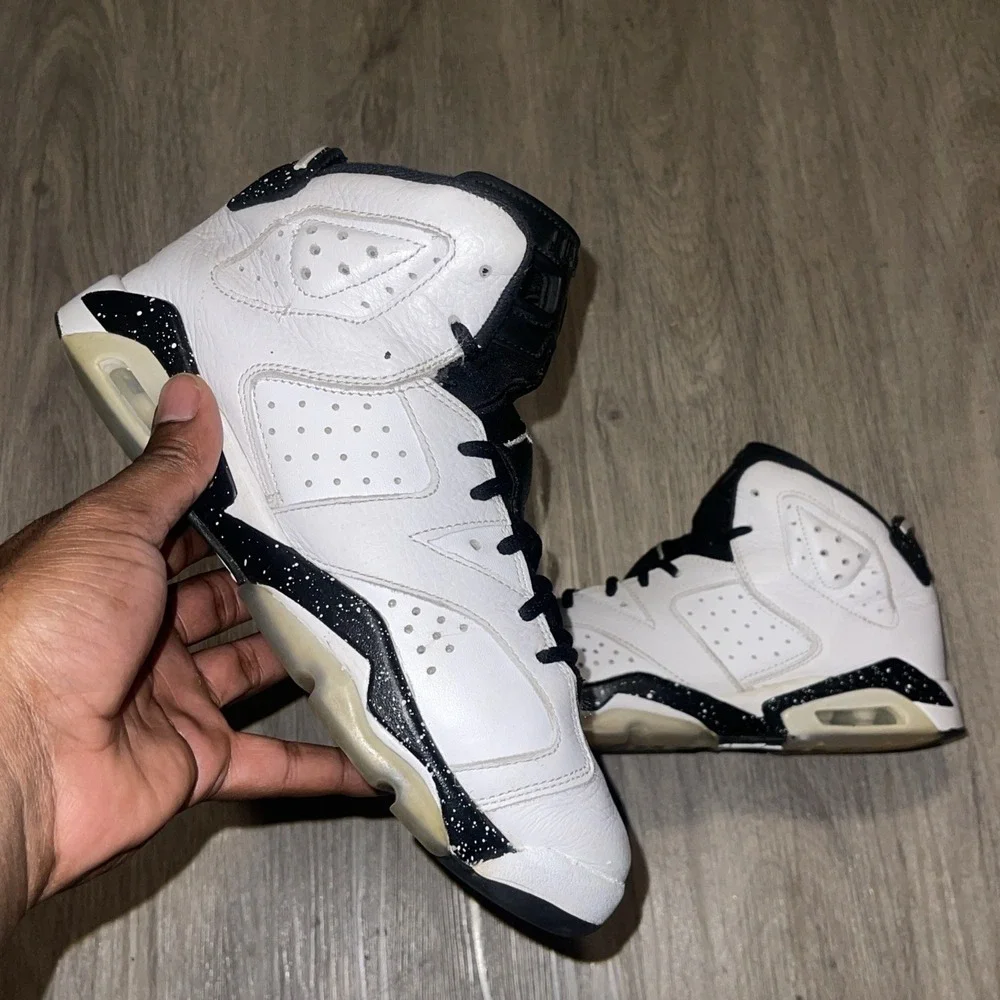 Size 6Y- Air Jordan 6 Retro Reverse Oreo Sneakers 384665-112